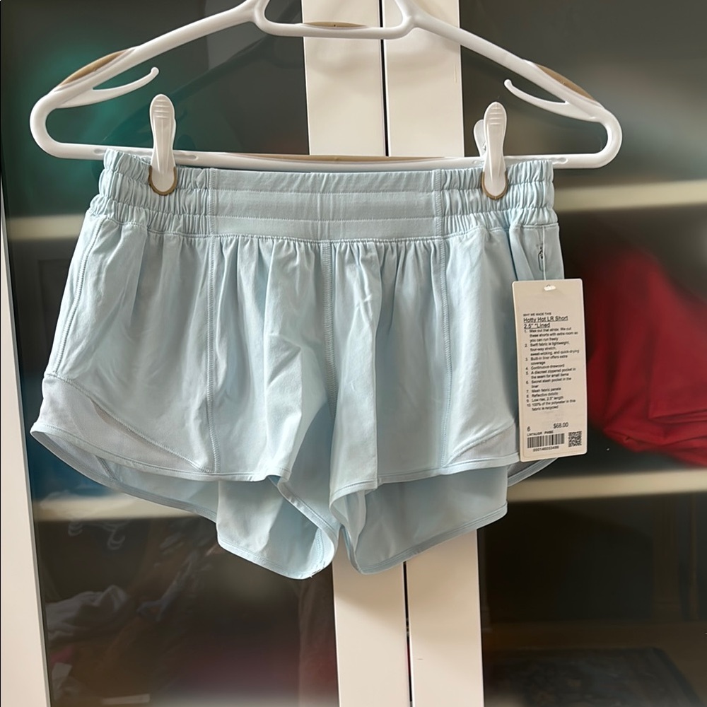 Lululemon Hotty Hot Shorts LR 2.5” Powder Blue SZ 6 NWT 💙